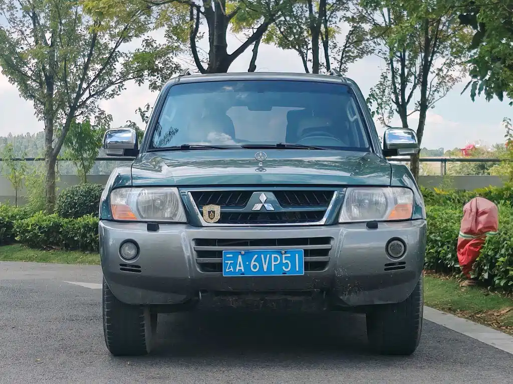 Mitsubishi Pajero — миниатюра 2