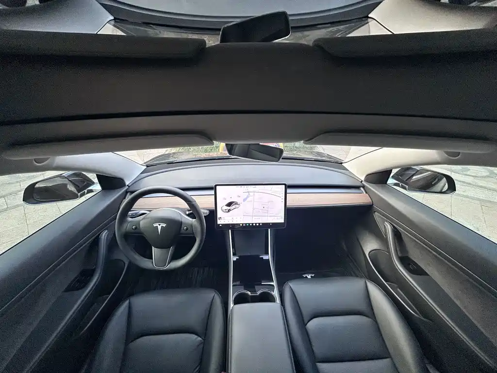 Tesla Model 3 — миниатюра 6