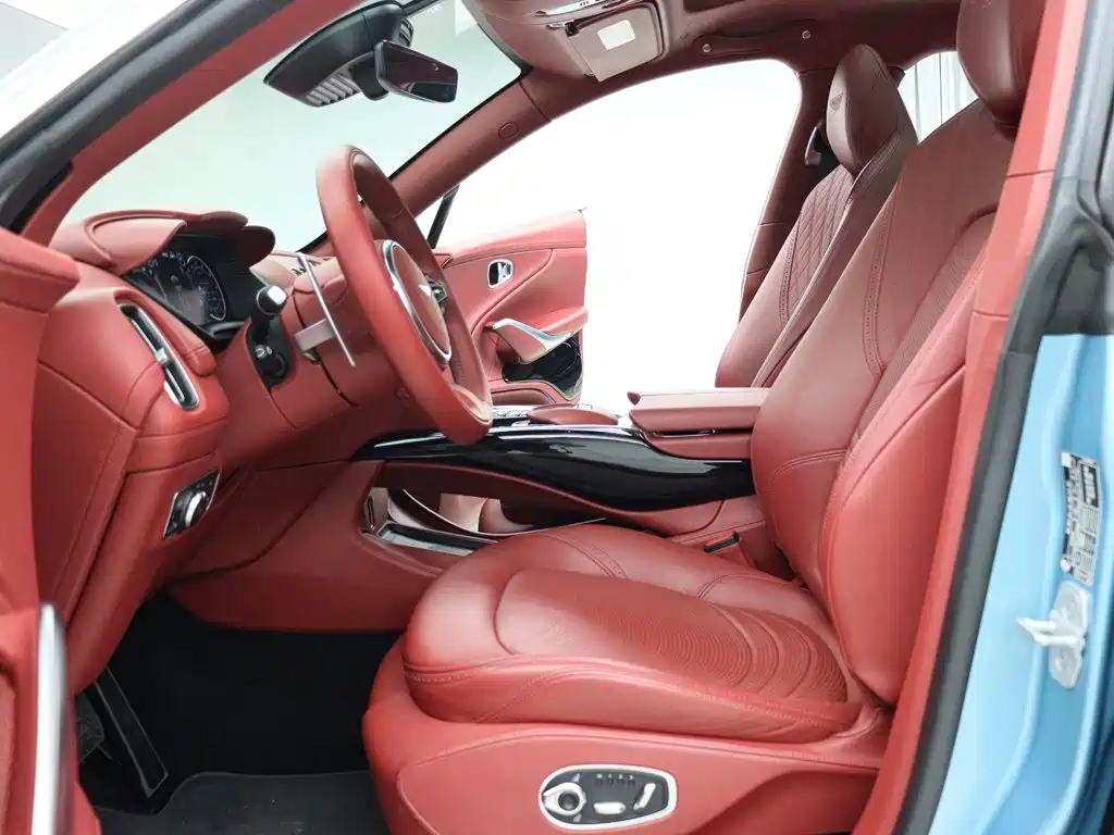 Aston Martin DBX — миниатюра 2