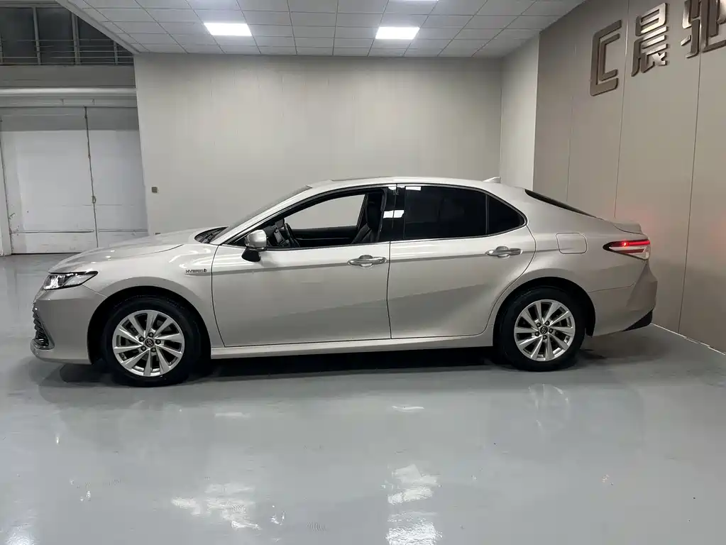 Toyota Camry — миниатюра 9