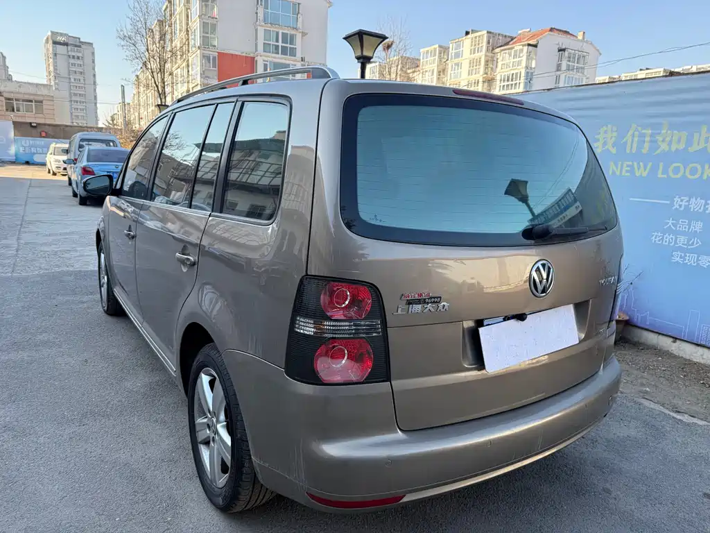 VOLKSWAGEN TOURAN