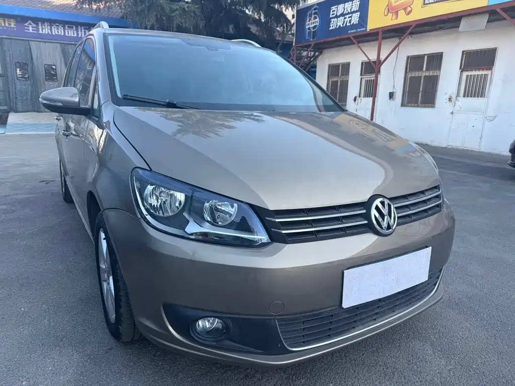 VOLKSWAGEN TOURAN