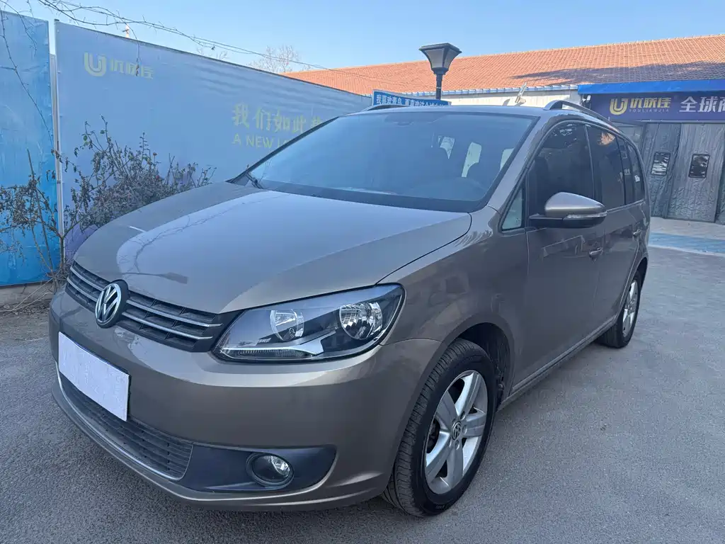 VOLKSWAGEN TOURAN