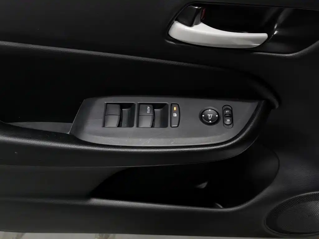 Honda Fit — миниатюра 9