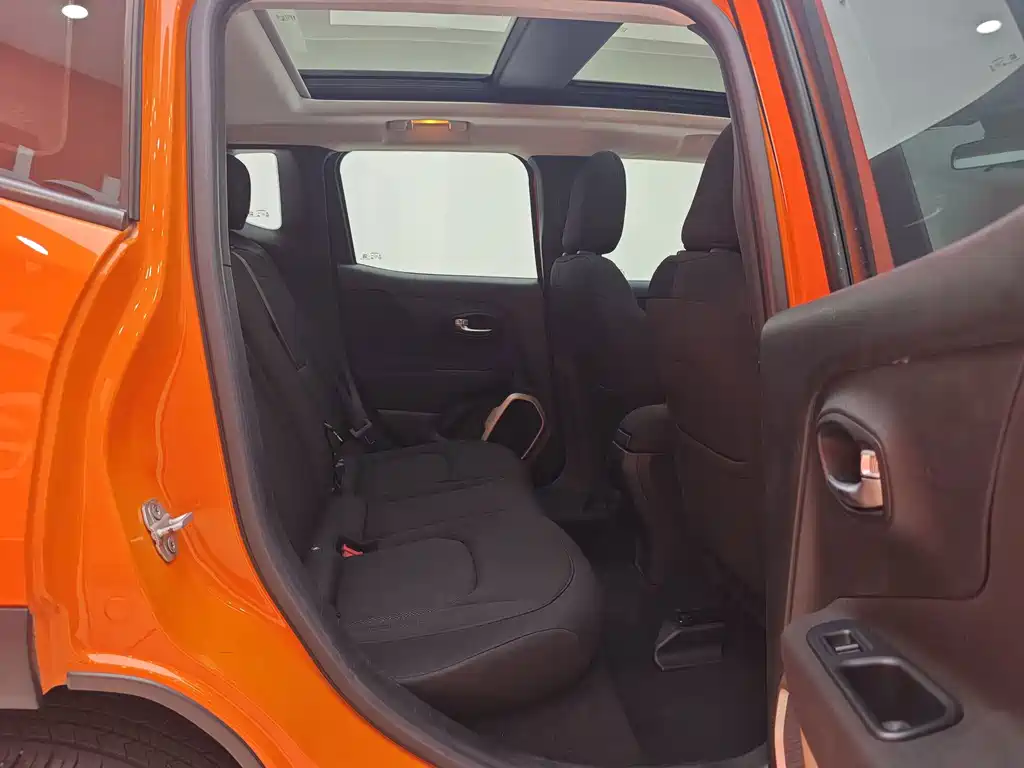 Jeep Renegade — миниатюра 18