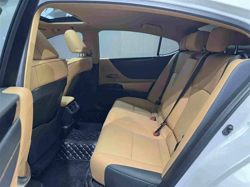 Lexus ES 2022 260