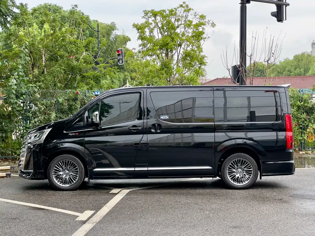 Toyota Hiace — миниатюра 7
