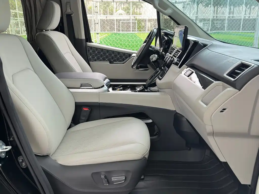 Toyota Hiace — миниатюра 13