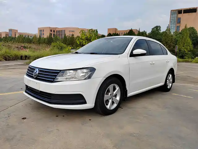 VOLKSWAGEN LAVIDA 2016