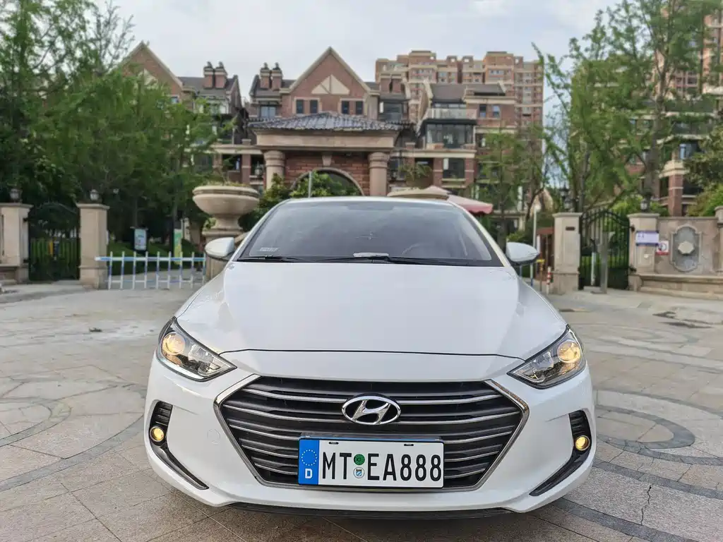 Hyundai Elantra — миниатюра 2