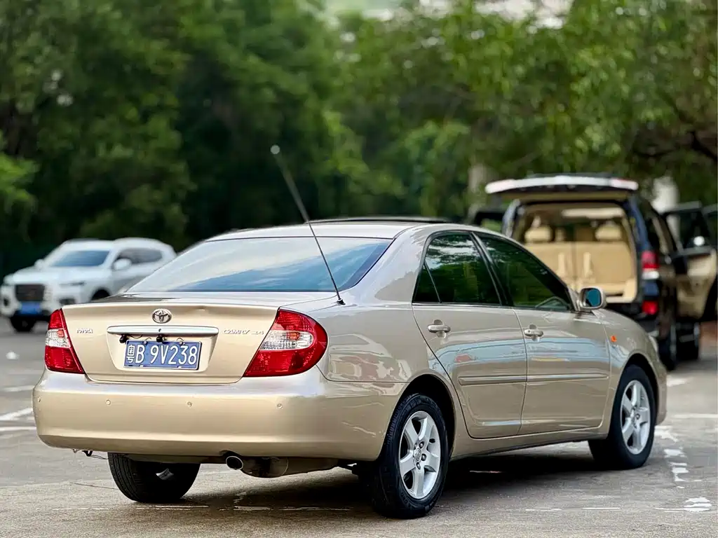 Toyota Camry — миниатюра 19