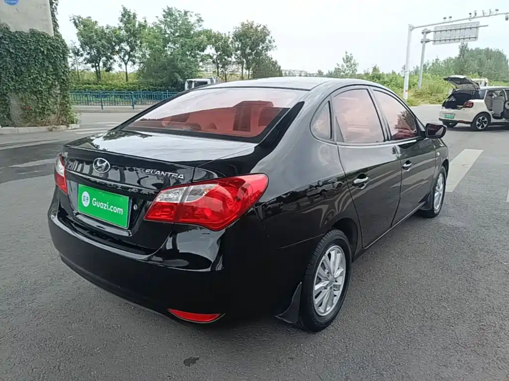 Hyundai Elantra — миниатюра 7