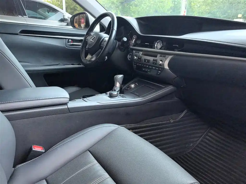 LEXUS  ES