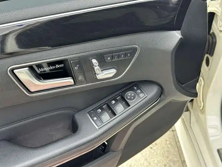 Mercedes-Benz E-Class — миниатюра 11