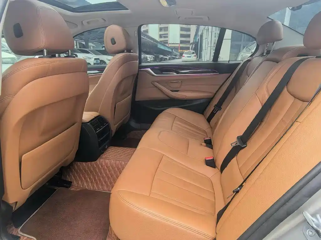 BMW 5 Series — миниатюра 5
