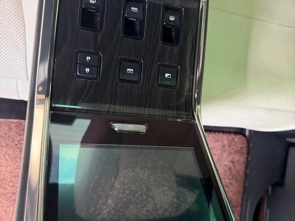 Lexus LM — миниатюра 7