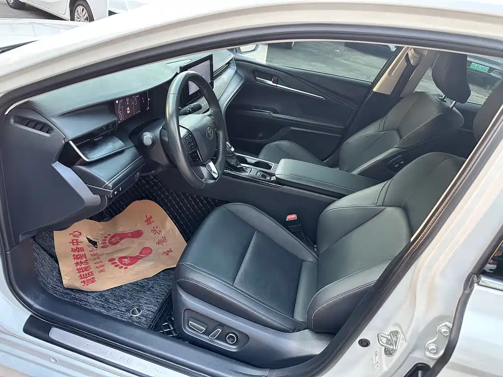 Toyota Camry — миниатюра 8