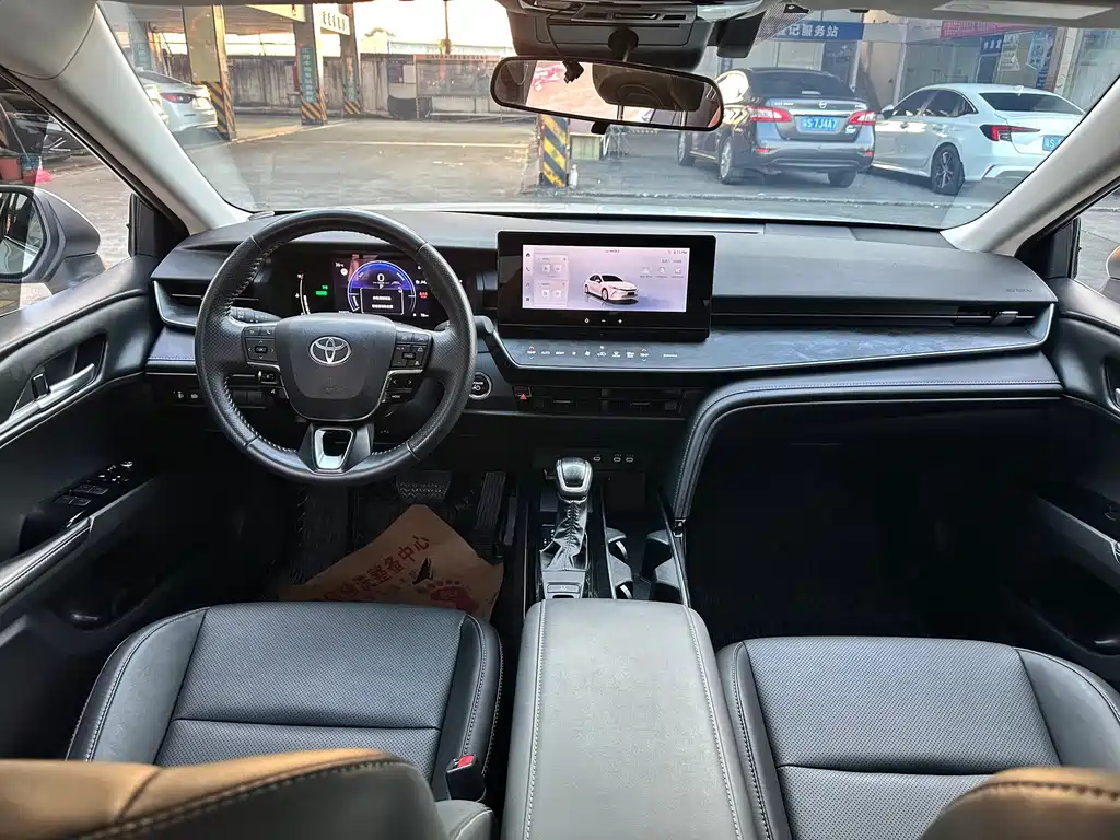 Toyota Camry — миниатюра 7
