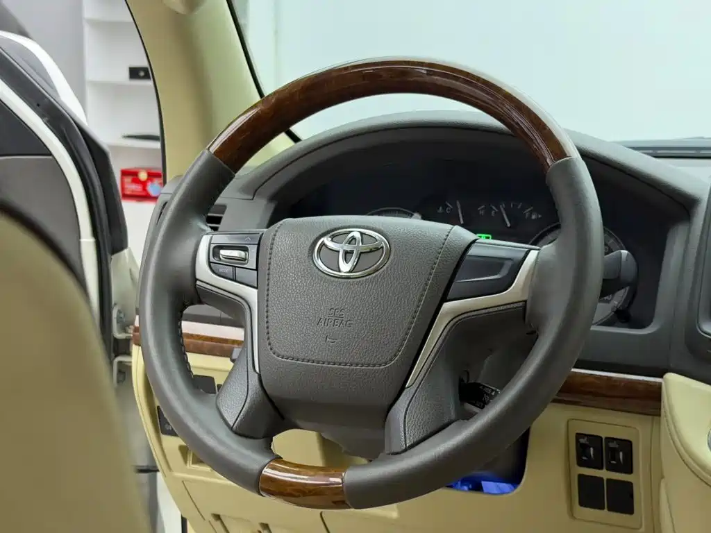 Toyota Land Cruiser — миниатюра 13