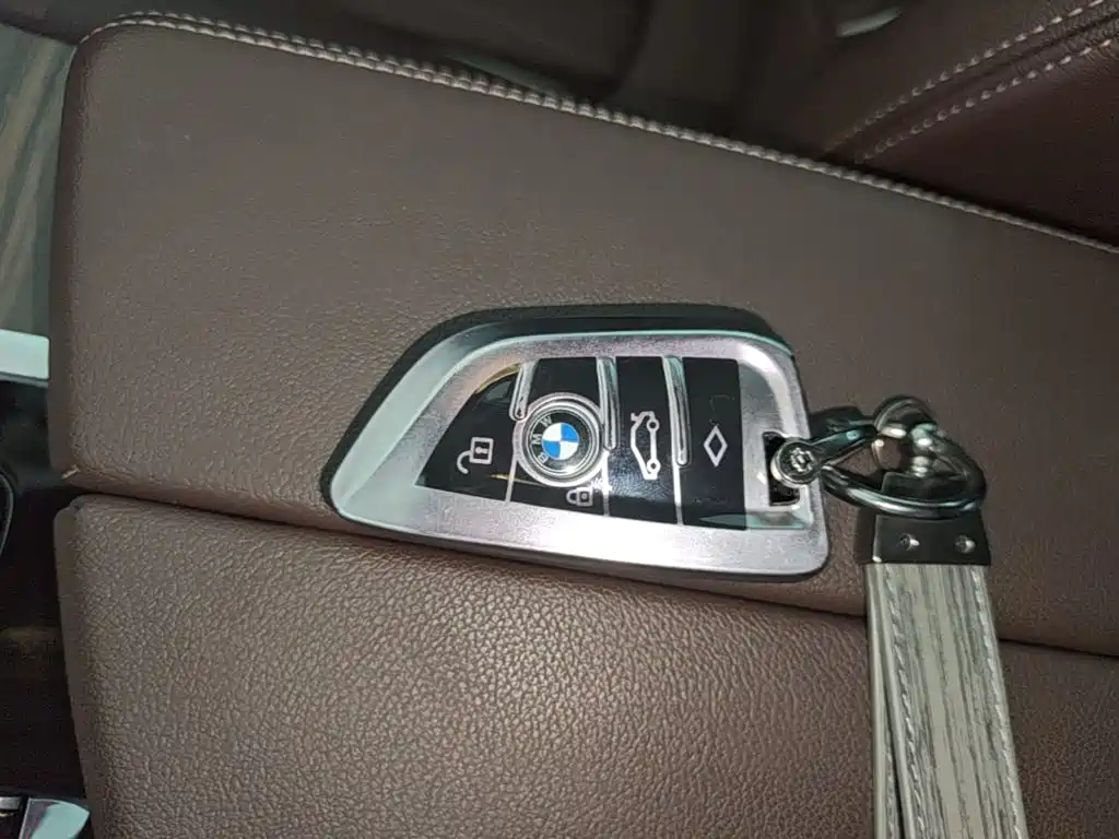 BMW 5 Series — миниатюра 9