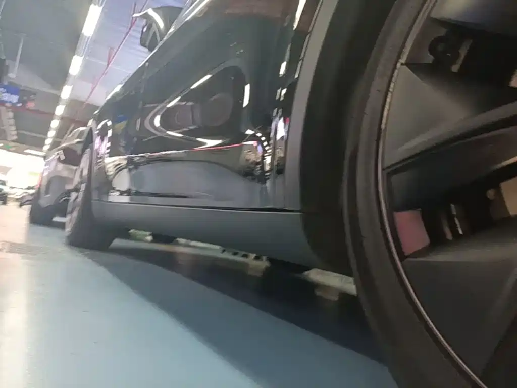 Tesla Model Y — миниатюра 21