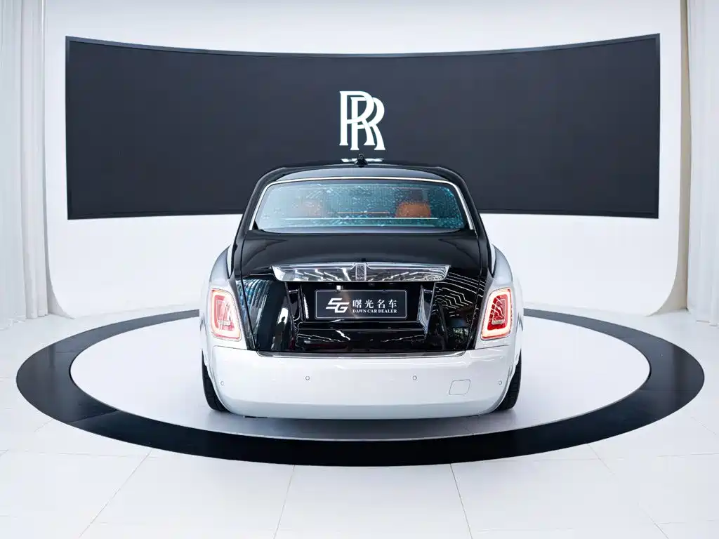 Rolls-Royce Phantom — миниатюра 5