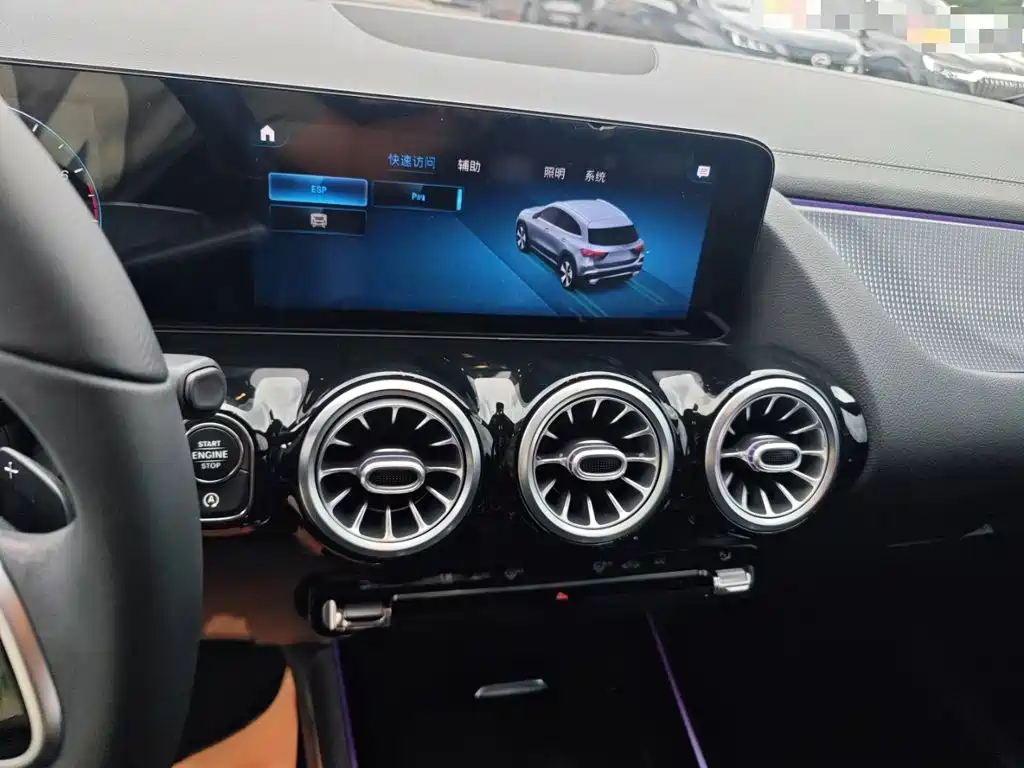 Mercedes-Benz GLA — миниатюра 12
