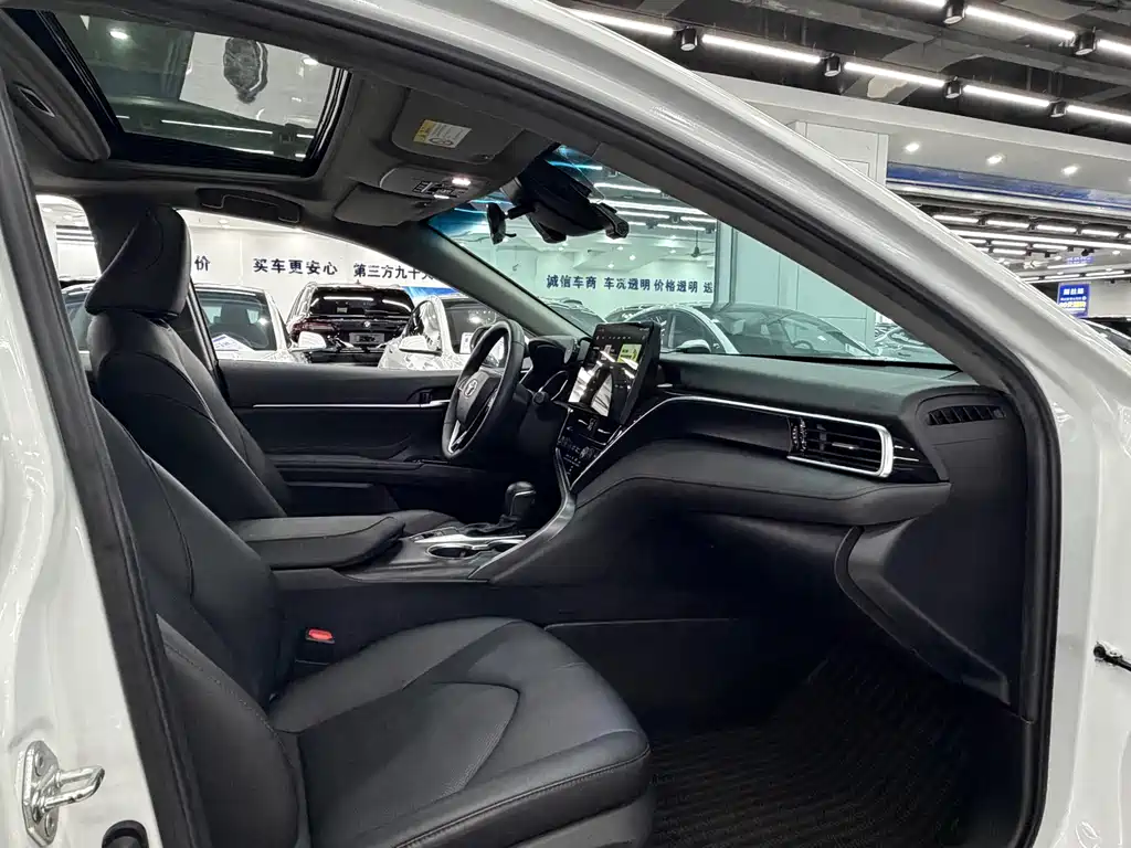 Toyota Camry — миниатюра 8