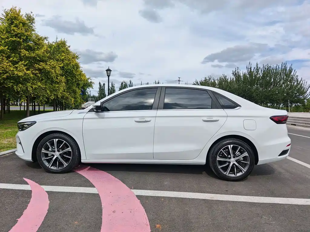 Geely Emgrand — миниатюра 13