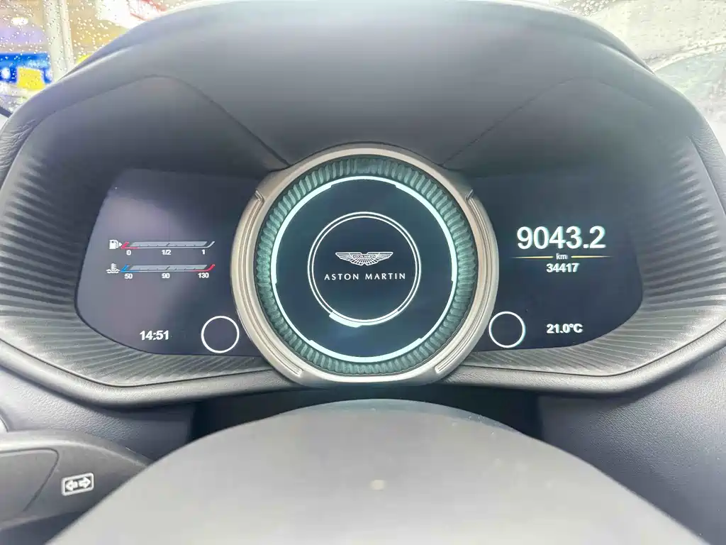 Aston Martin DB11 — миниатюра 7
