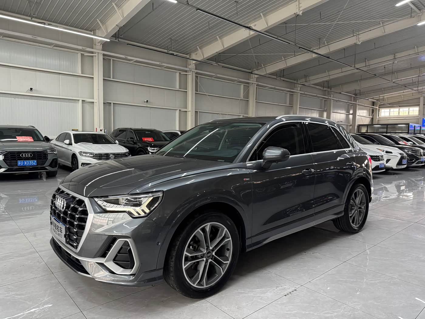 Audi Q3 1.4 л 2022 г. Серебристо-серый, пробег 39000 км