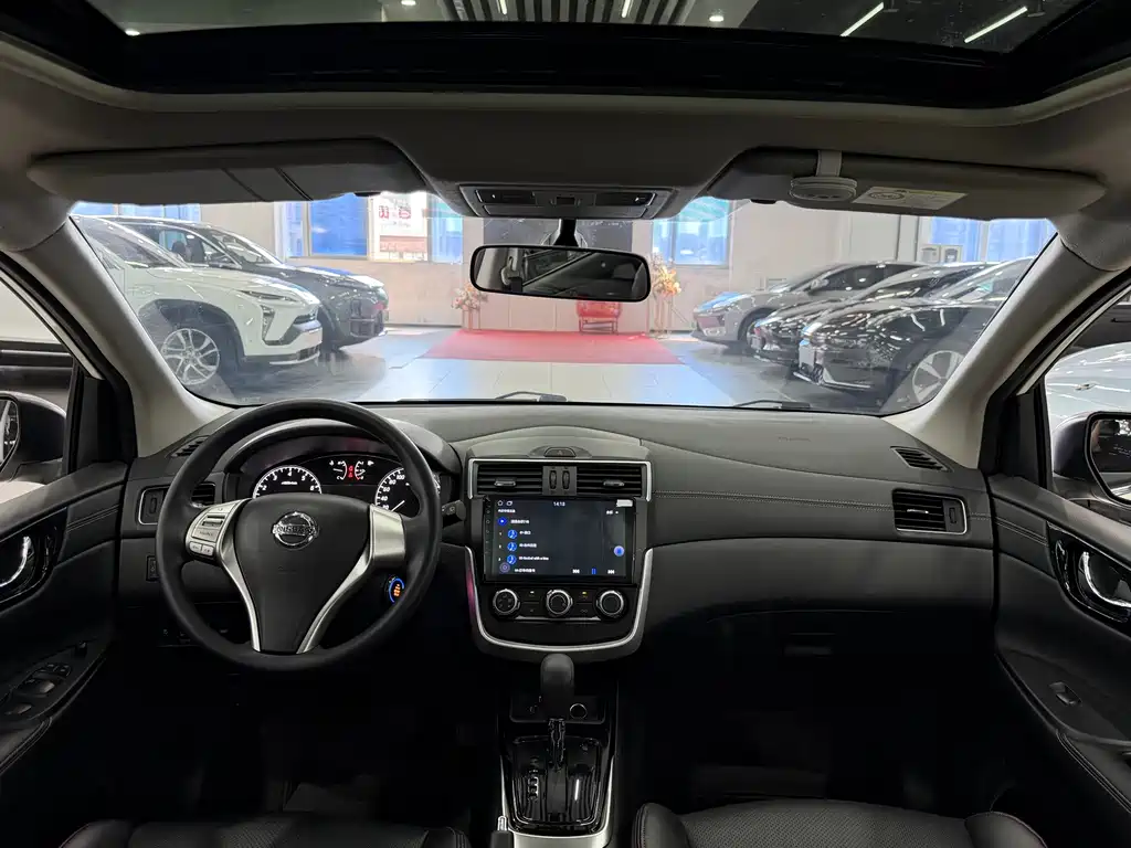Nissan Tiida — миниатюра 8