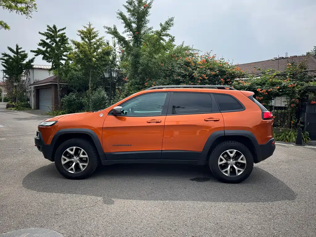 Jeep Cherokee (Import) — миниатюра 4
