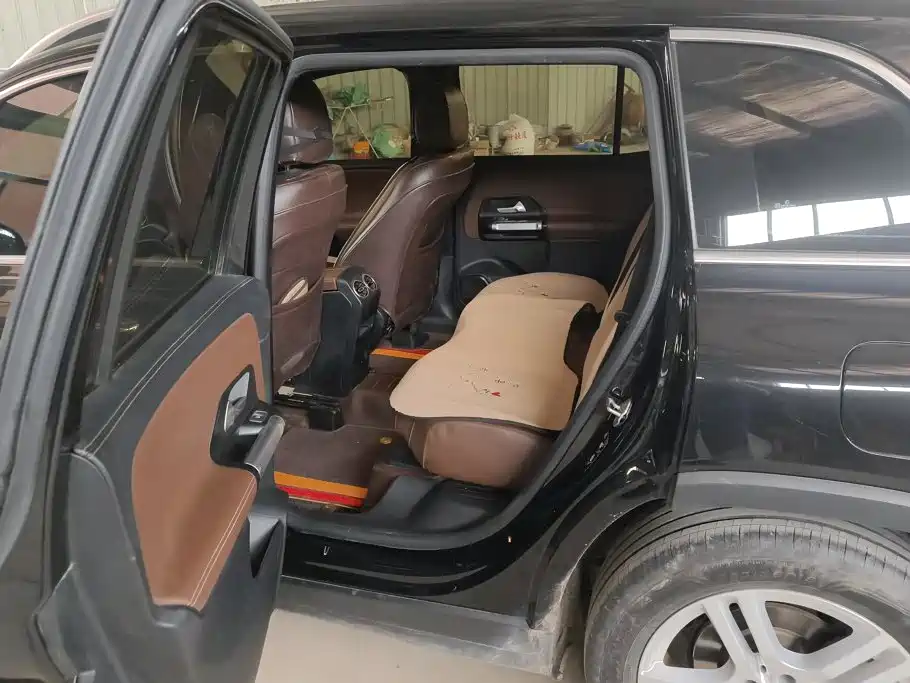 Mercedes-Benz GLB — миниатюра 11