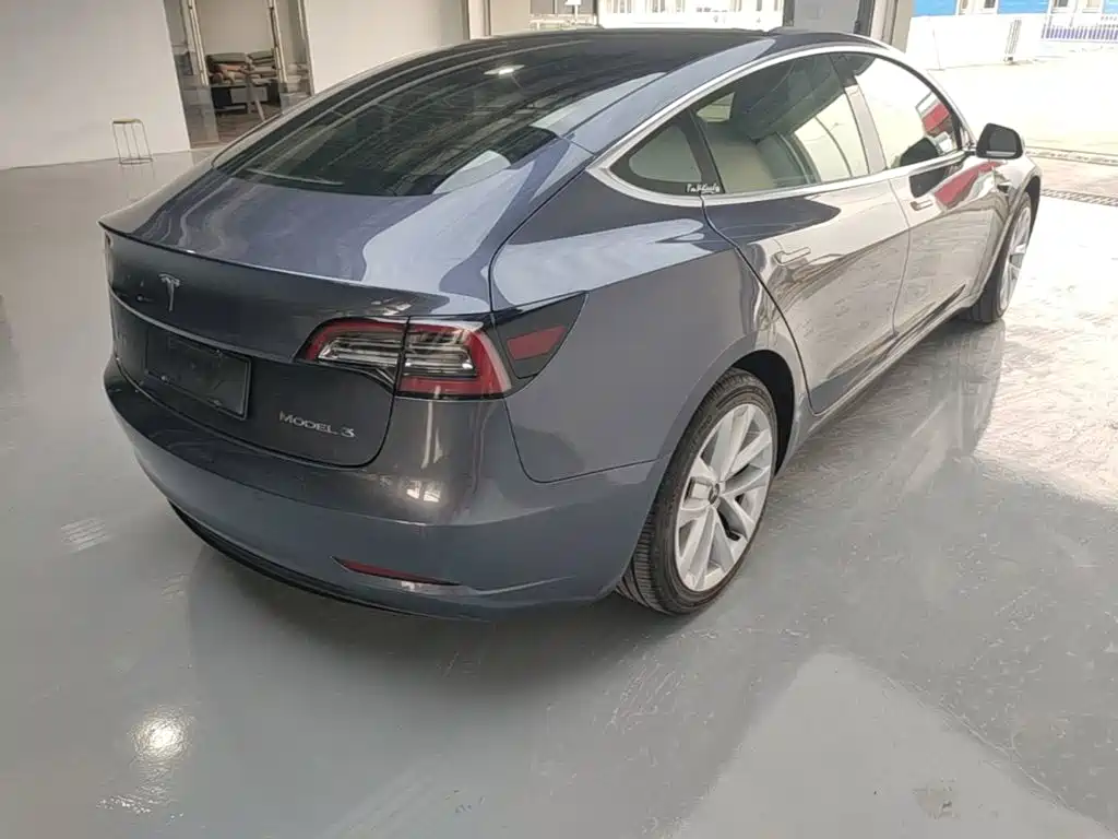 Tesla Model 3 — миниатюра 7