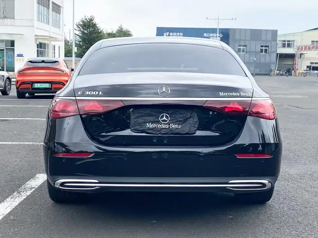 Mercedes-Benz E-Class — миниатюра 8
