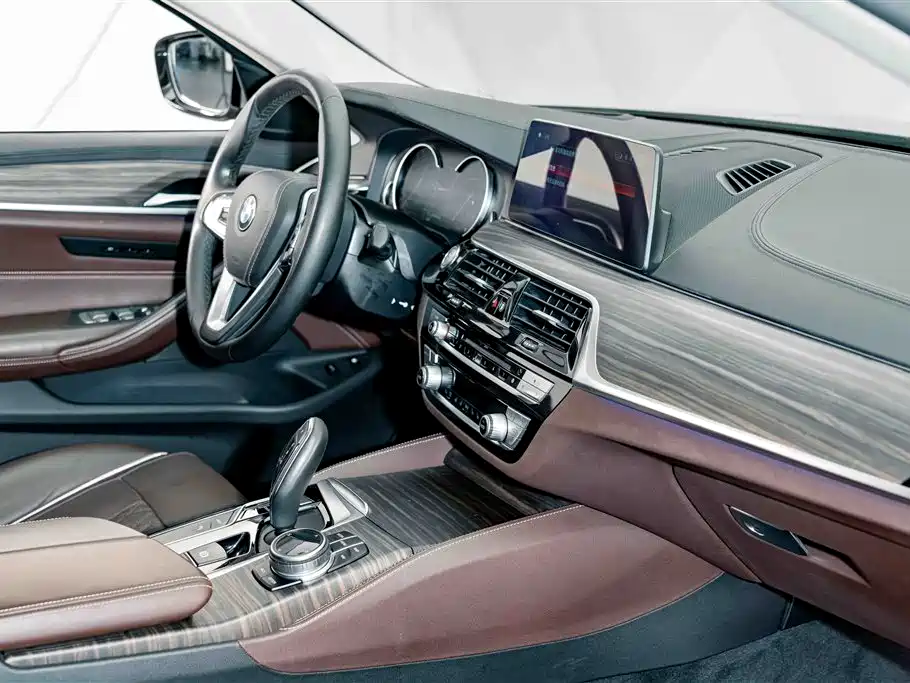 BMW 5 Series New Energy — миниатюра 18
