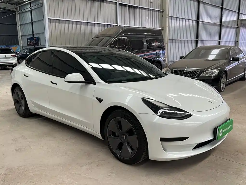 Tesla Model 3 — миниатюра 10