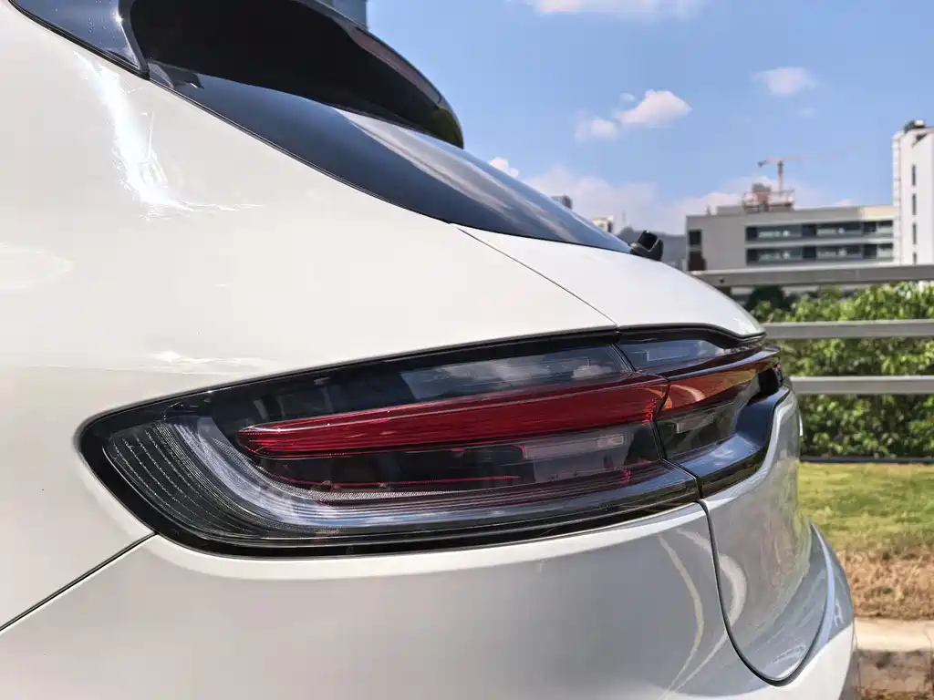 Porsche Macan — миниатюра 13