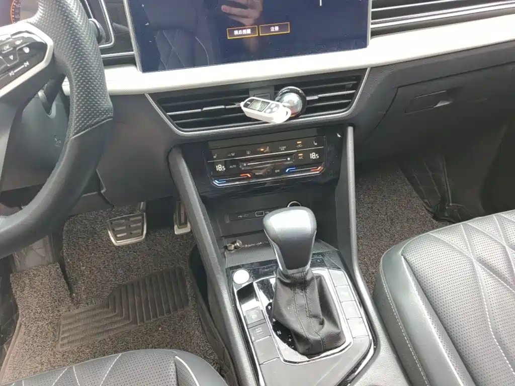 Volkswagen Tiguan L — миниатюра 14