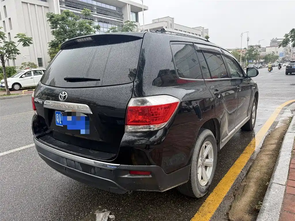Toyota Highlander 2012 2.7L 5 мест Elite