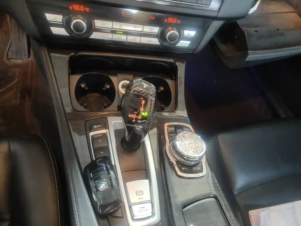 BMW 5 Series — миниатюра 14