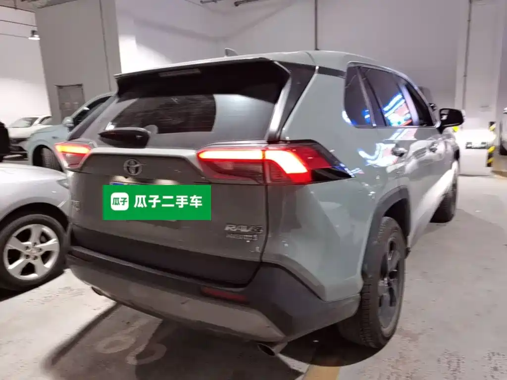Toyota RAV4 — миниатюра 7