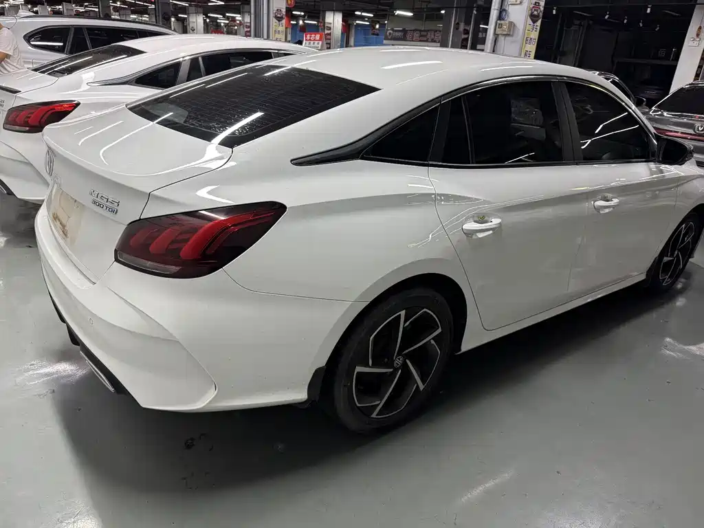 MG MG5 — миниатюра 14