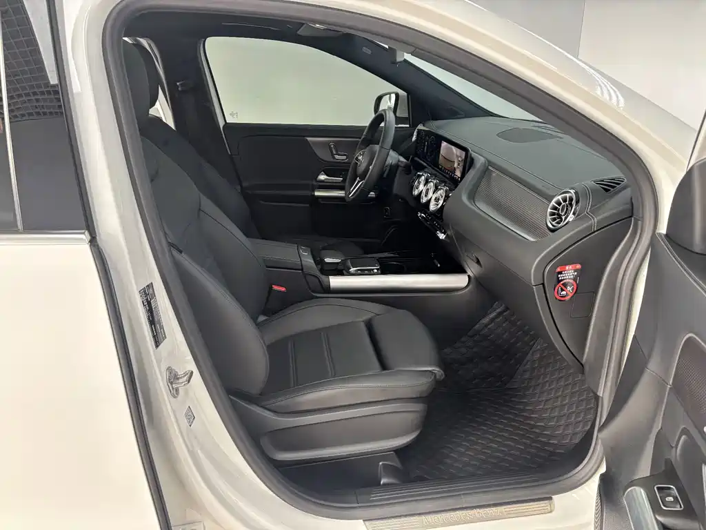 Mercedes-Benz GLA — миниатюра 21