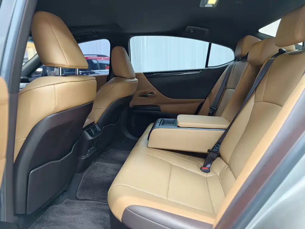 Lexus ES — миниатюра 6