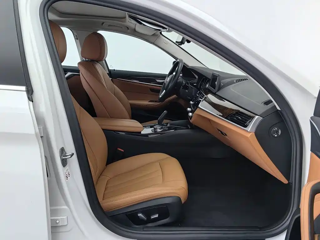 BMW 5 Series — миниатюра 23