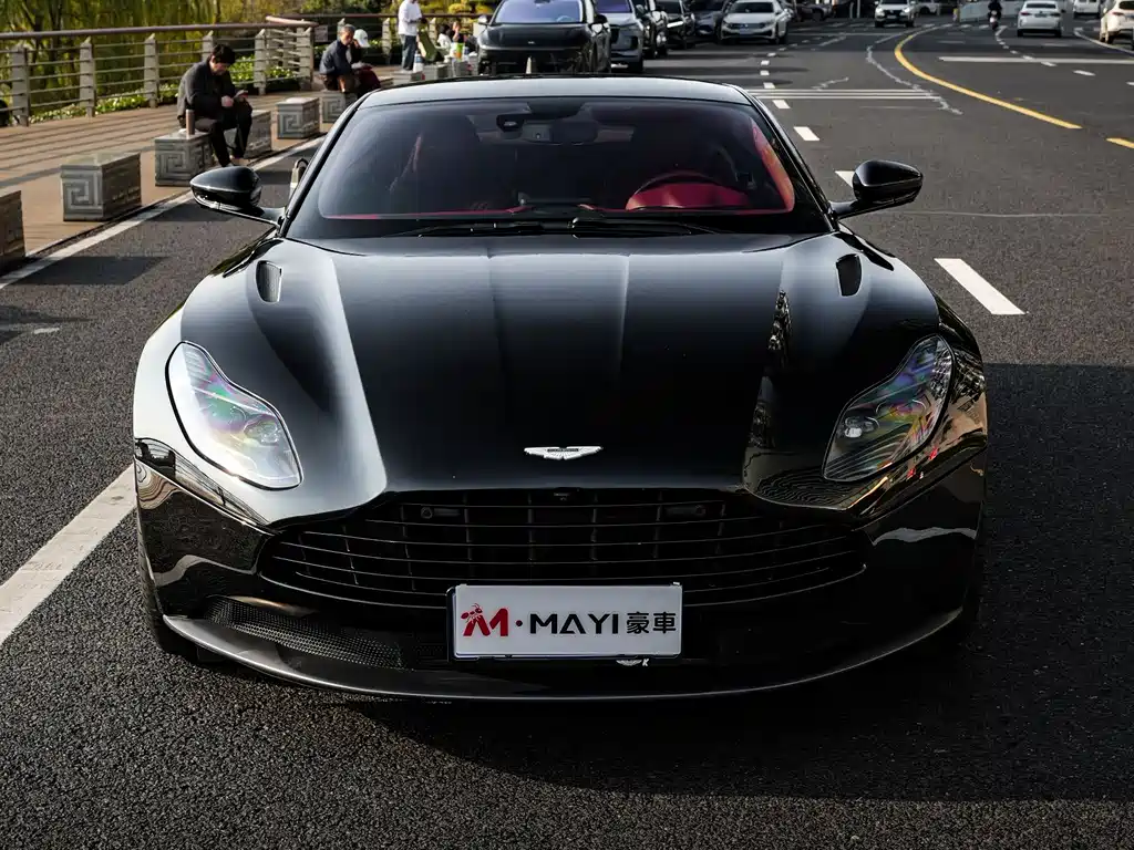 ASTON MARTIN DB11