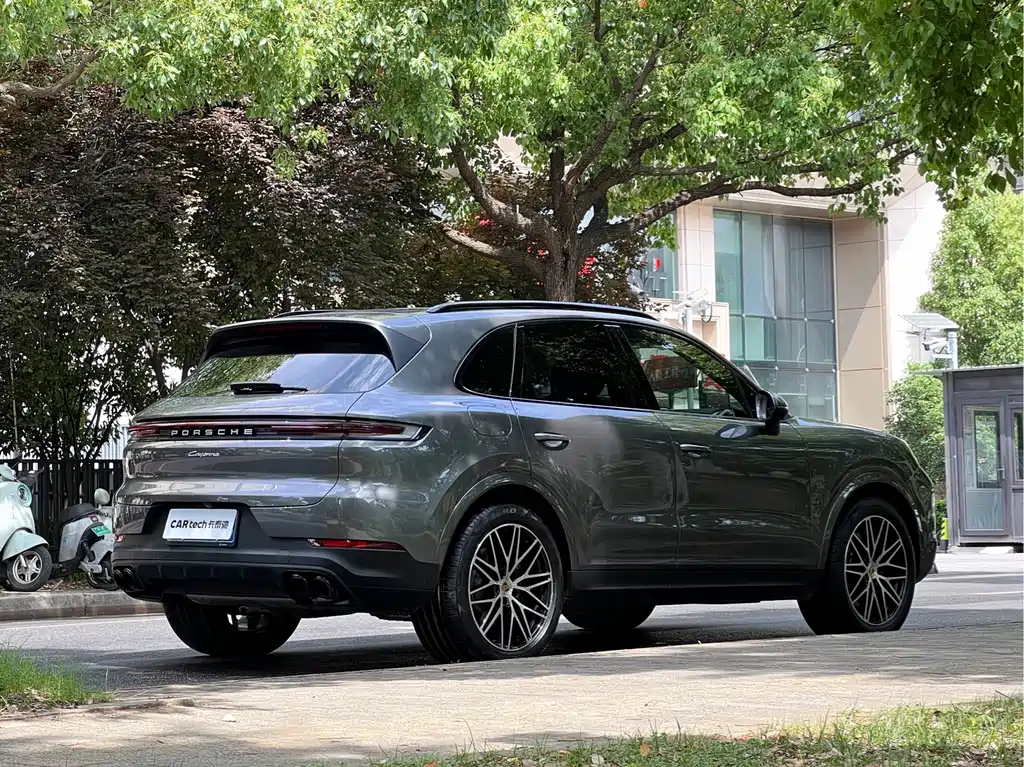 Porsche Cayenne — миниатюра 5