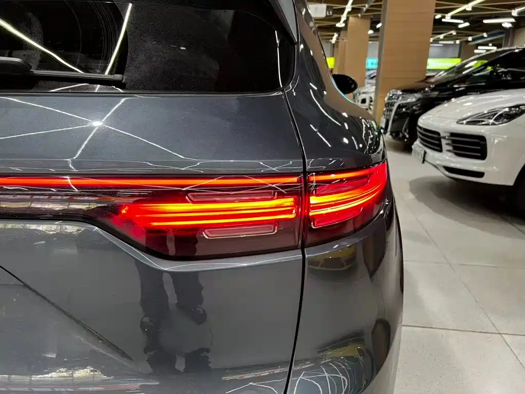 Porsche Cayenne — миниатюра 2